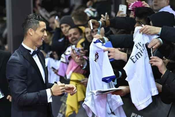 Confira as fotos dos bastidores e da cerimônia da Bola de Ouro