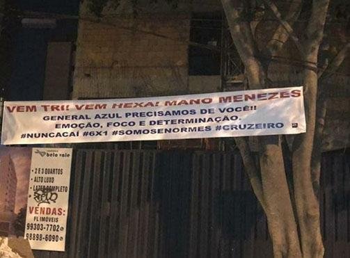 Faixas de incentivo para os jogadores e o tcnico Mano Menezes