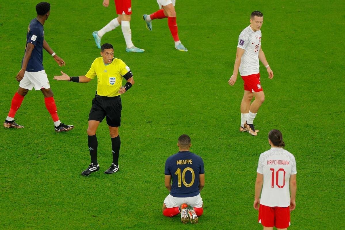 Lances da partida entre Frana e Polnia, pelas oitavas de final da Copa do Mundo.
