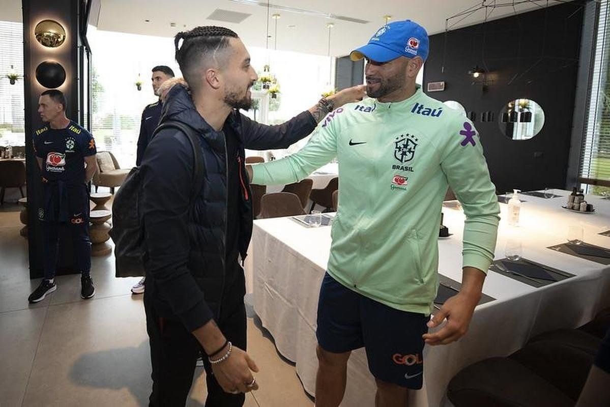 Nesta segunda-feira, os atletas que defendem clubes europeus comearam a se apresentar em Turim. Com isso, a Seleo Brasileira aguarda apenas a chegada de Marquinhos e Neymar 