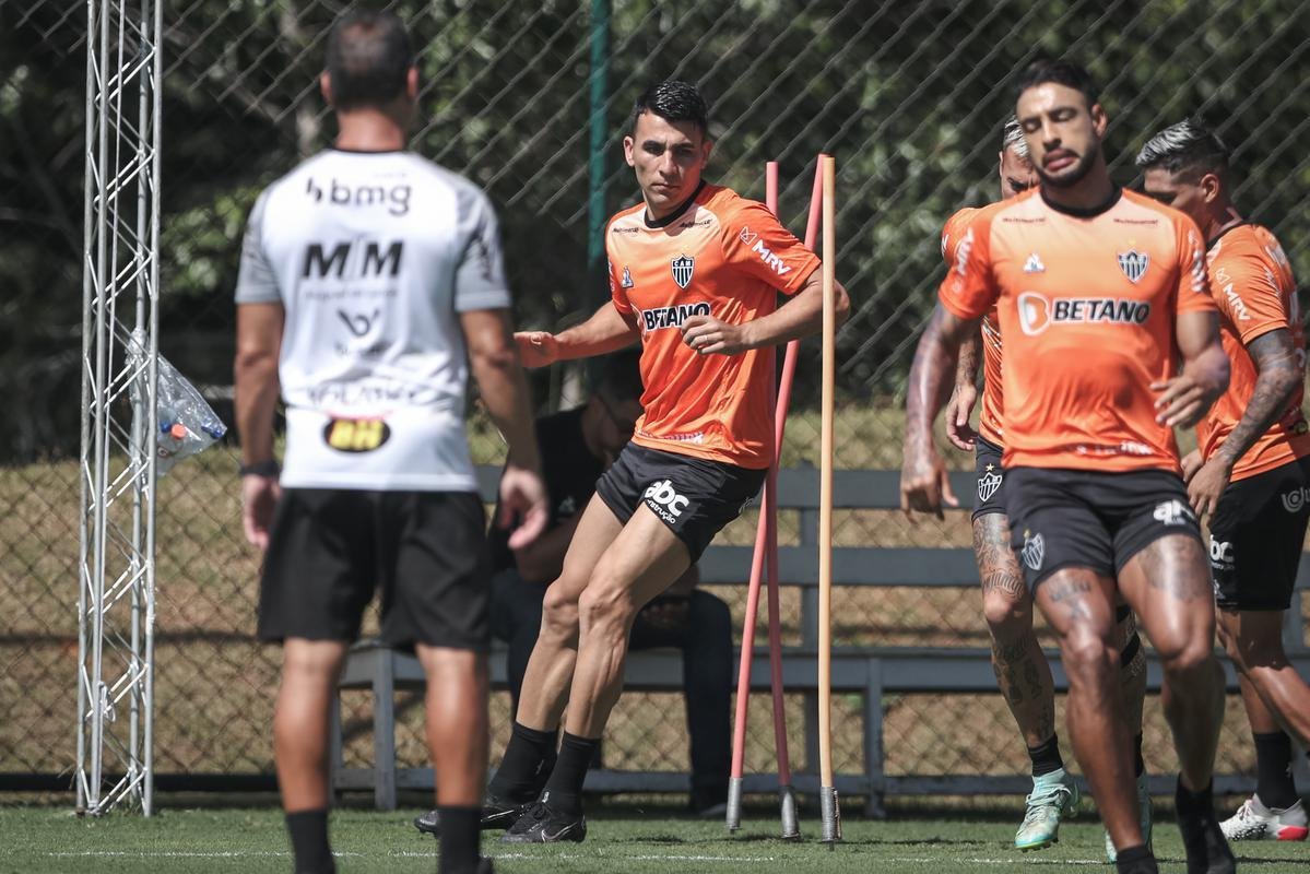 Fotos do primeiro treino de Junior Alonso no retorno ao Atltico