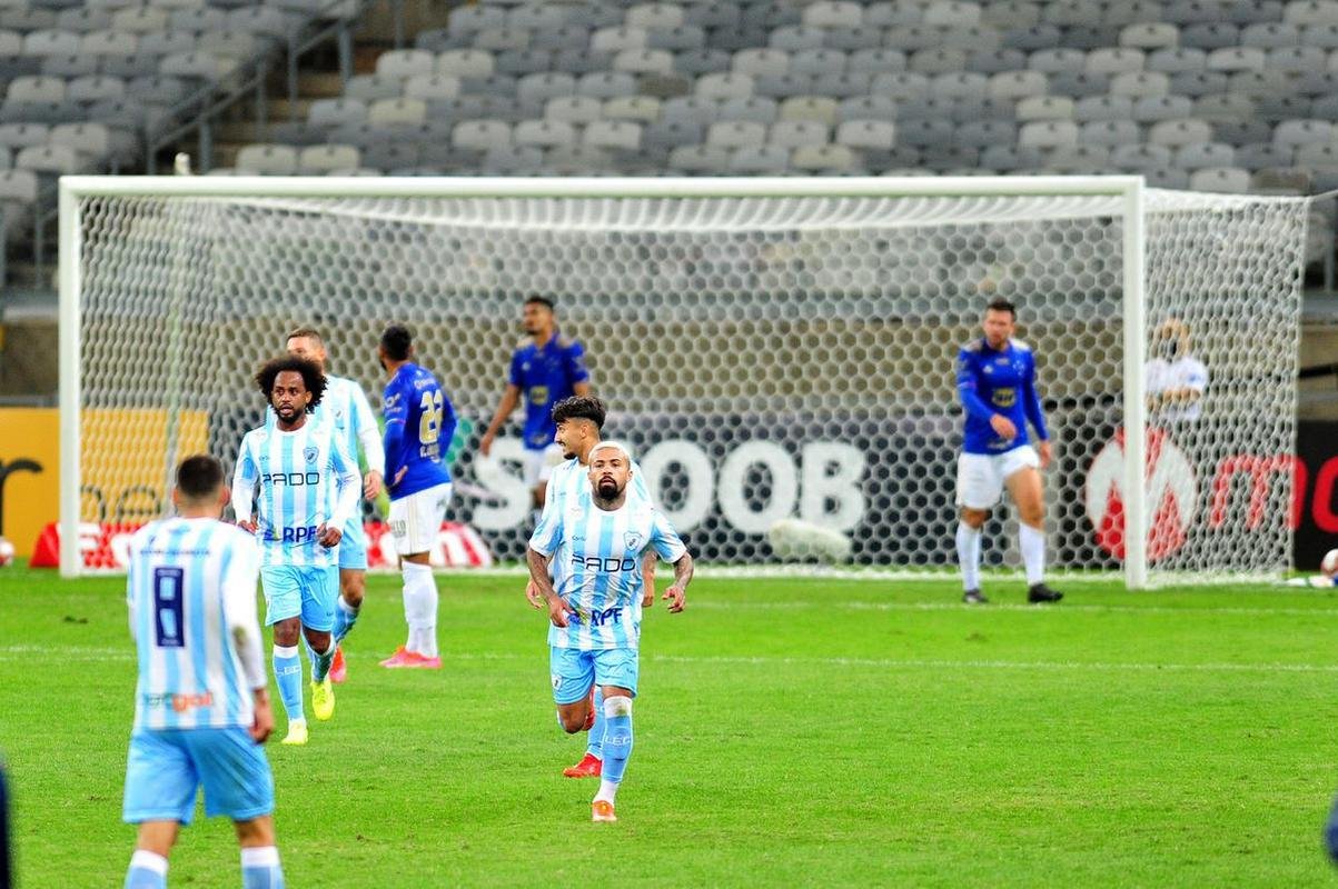 Fotos de Cruzeiro x Londrina, no Mineiro, pela 15 rodada da Srie B