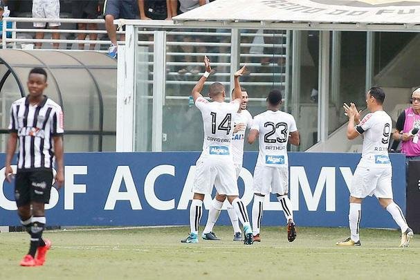 O Santos venceu o Atlético por 3 a 1 neste sábado, em jogo da 32ª rodada do Campeonato Brasileiro