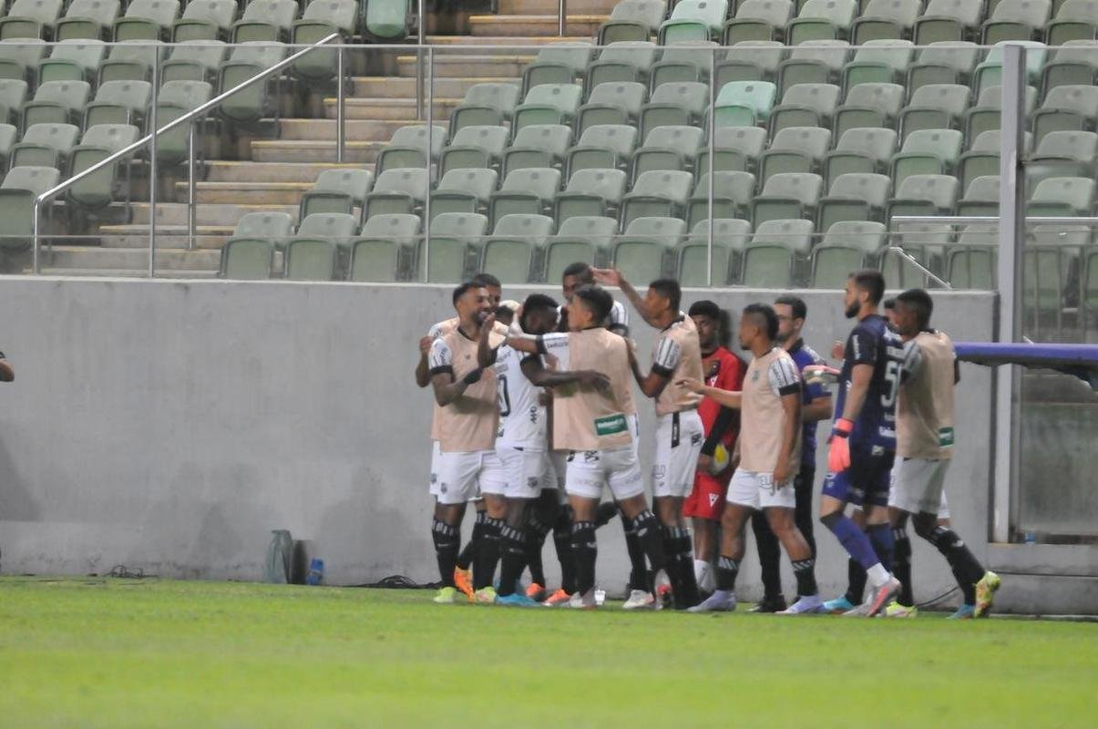 Fotos do jogo entre Amrica e Cear, no Estdio Independncia, em Belo Horizonte, pela 10 rodada da Srie A do Brasileiro