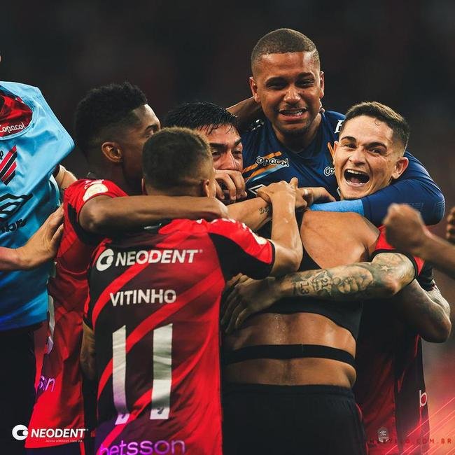 14� - Athletico-PR - 3 vermelhos