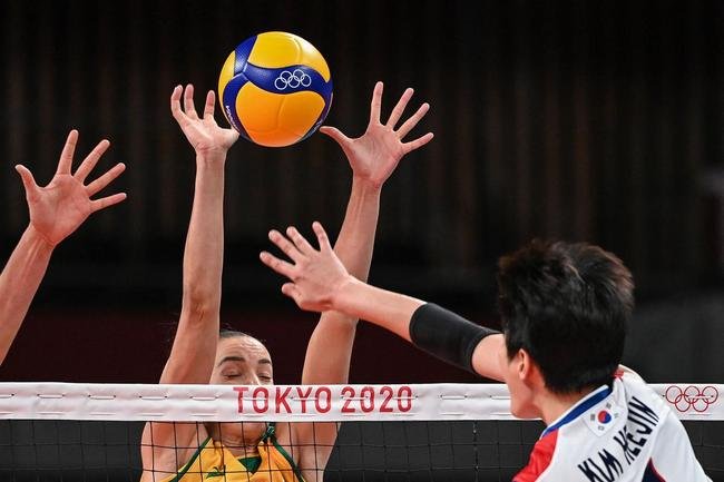 Fotos da vit�ria brasileira sobre a Coreia do Sul pela semifinal do v�lei feminino em T�quio
