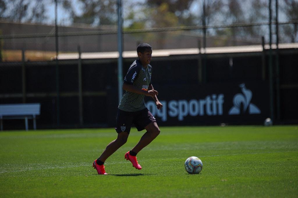 Svio - Promovido ao time principal, ficou no banco de reservas em algumas partidas.