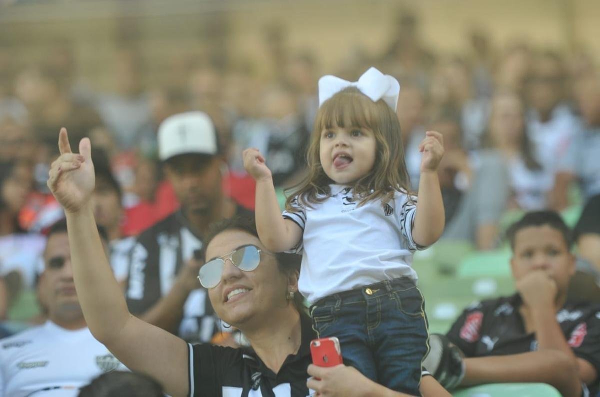 Torcida do Atltico acompanha duelo contra o Palmeiras, no Independncia