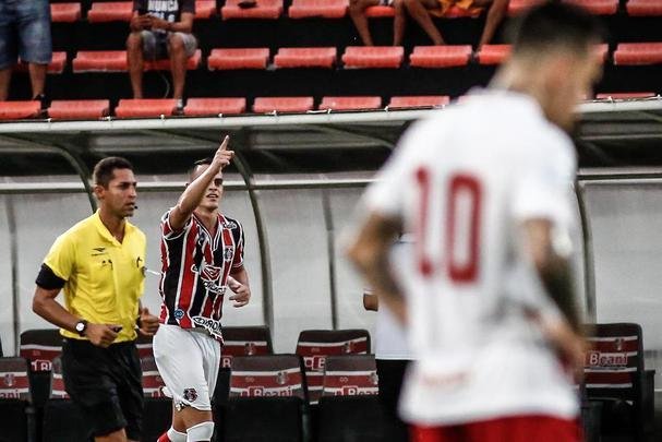 Equipes se enfrentaram pela sétima rodada do Campeonato Pernambucano no estádio do Arruda