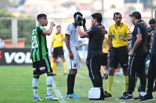 Fotos do jogo entre Am�rica e Athletico-PR, no Independ�ncia, pelo Campeonato Brasileiro de 2022