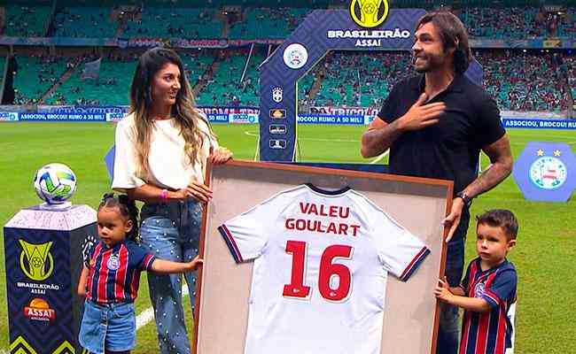 Ricardo Goulart se despediu do futebol com a sua famlia presente na homenagem feita pelo Bahia, na Fonte Nova