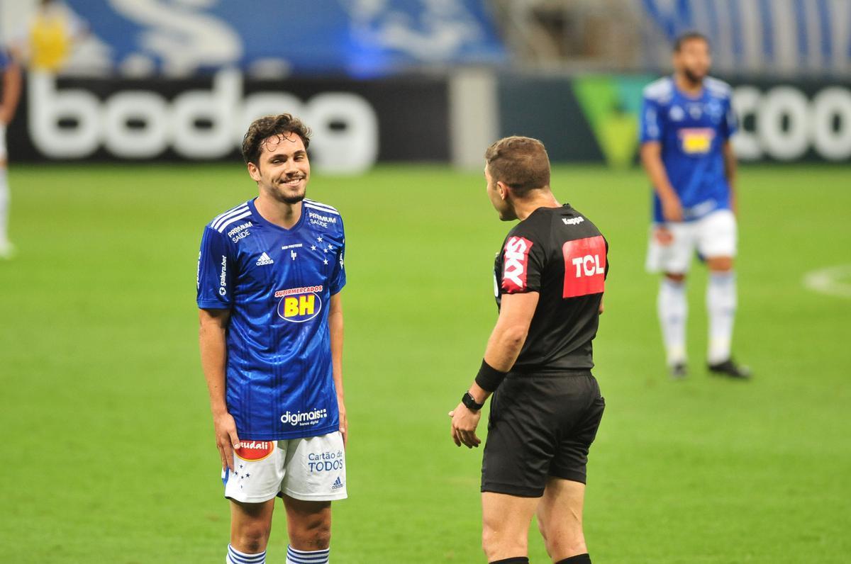 Fotos do jogo entre Cruzeiro e Ava, no Mineiro, pela 11 rodada da Srie B do Brasileiro