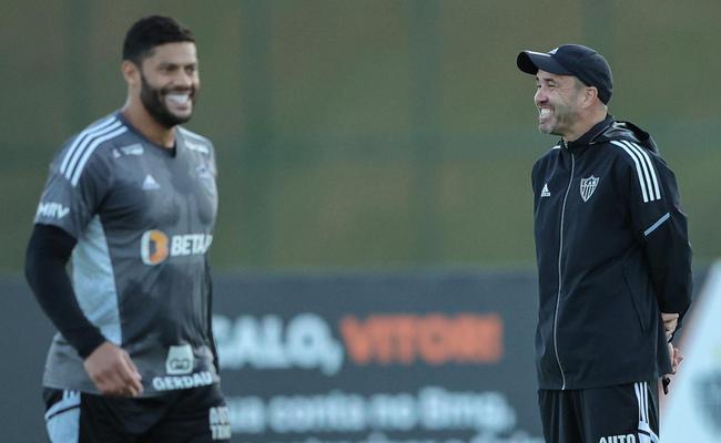 Hulk e Eduardo Coudet, do Atlético-MG