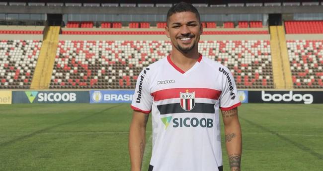 Judivan - jogou apenas nove vezes pelo Cruzeiro em 2020. Dispensado do clube, acertou com o Botafogo-SP, onde tambm participou de nove partidas at o momento, com um gol assinalado no triunfo por 2 a 1 sobre o Vitria, pela 18 rodada da Srie B.