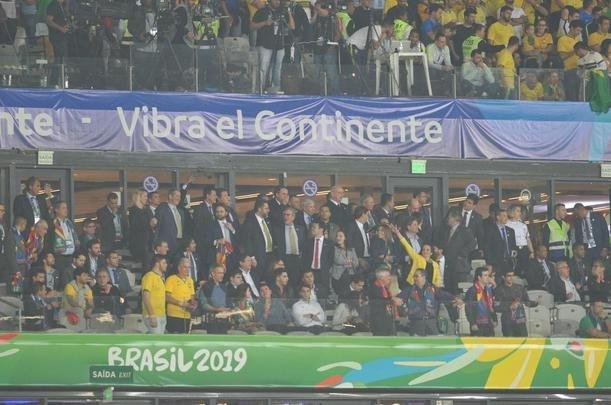 Fotos das torcidas de Brasil e Argentina, no Mineiro, no clssico vlido pela semifinal da Copa Amrica