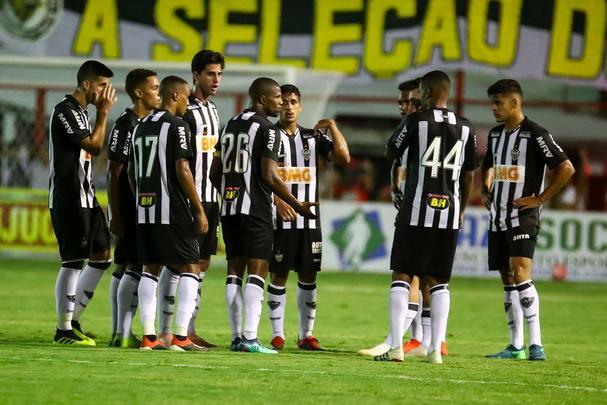 Veja imagens do jogo entre Tombense e Atltico