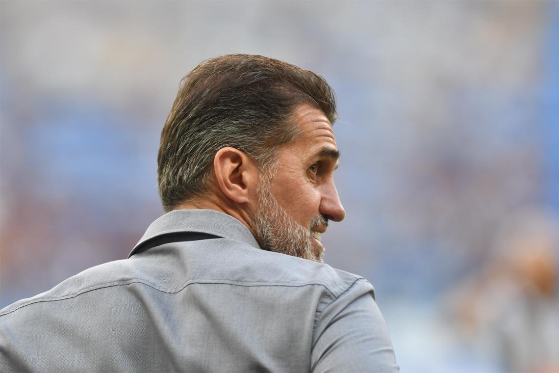 As expresses dos tcnicos Abel Braga, do Cruzeiro, e Vagner Mancini, do Atltico, durante o clssico no Mineiro pela 32 rodada do Campeonato Brasileiro. No comeo do jogo, eles se abraaram em clima amistoso.