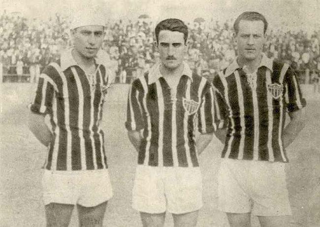 27/11/1927 - Atltico 9 x 2 Palestra Itlia - Estdio do Amrica - Campeonato da Cidade. Na foto, o 'trio maldito' do Atltico, formado por Said, Jairo e Mrio de Castro.