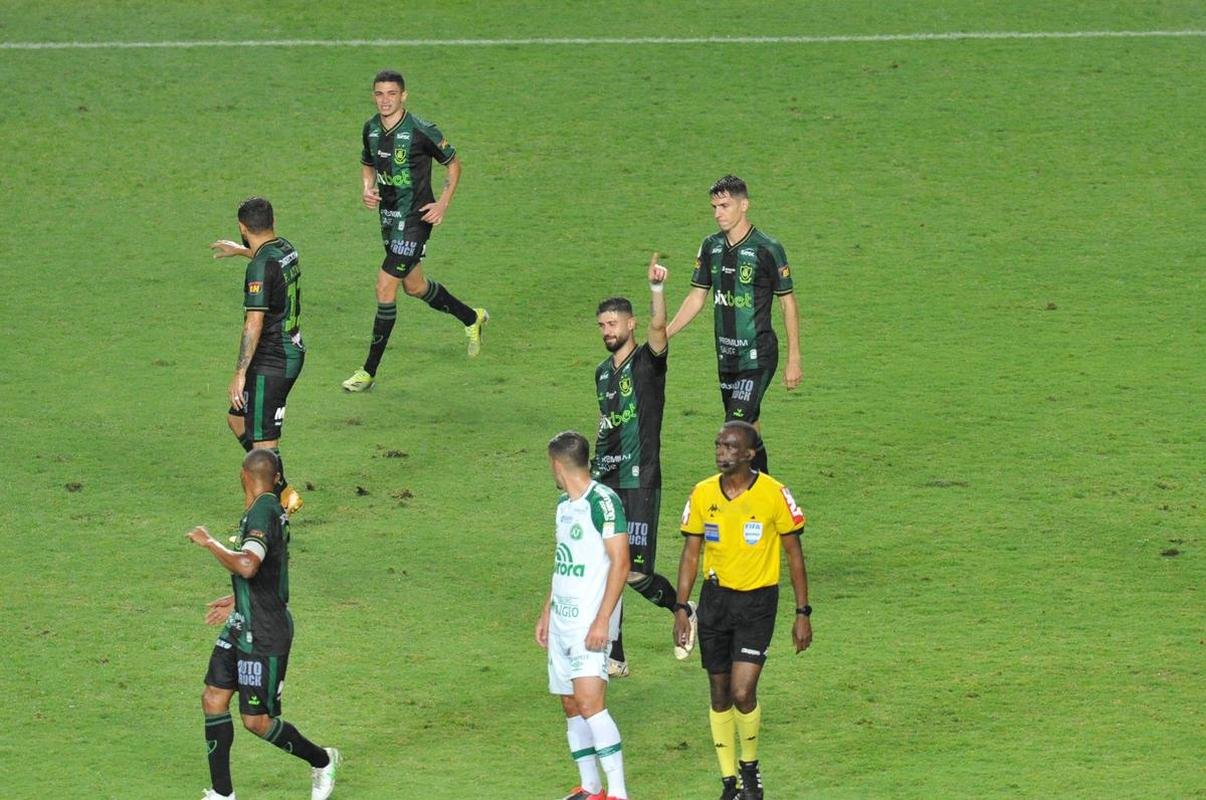 Fotos da vitria do Amrica sobre a Chapecoense, por 3 a 0, no Independncia, pela 35 rodada do Campeonato Brasileiro