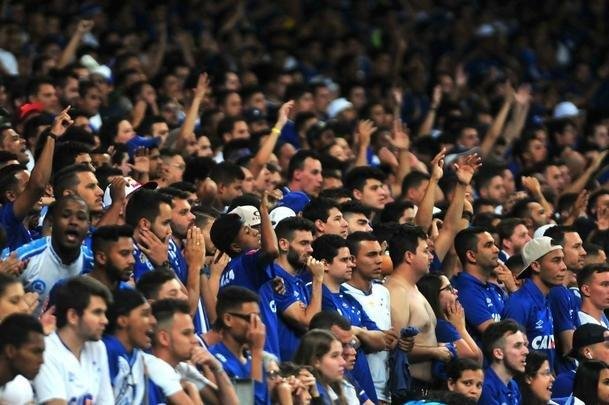 Torcedores do Cruzeiro coloriram Mineiro de azul em deciso da Copa do Brasil contra o Flamengo