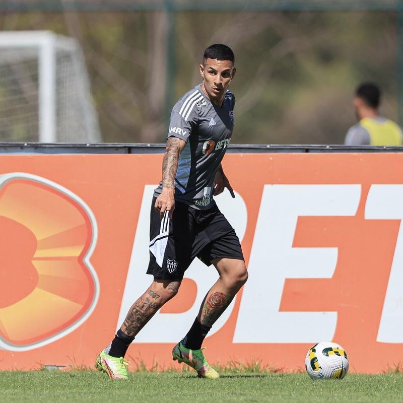 Nesta quinta-feira (28), o Atltico realizou o terceiro treino na Cidade do Galo aps o retorno de Cuca. Durante a atividade, o treinador conversou com o presidente do clube, Srgio Coelho.