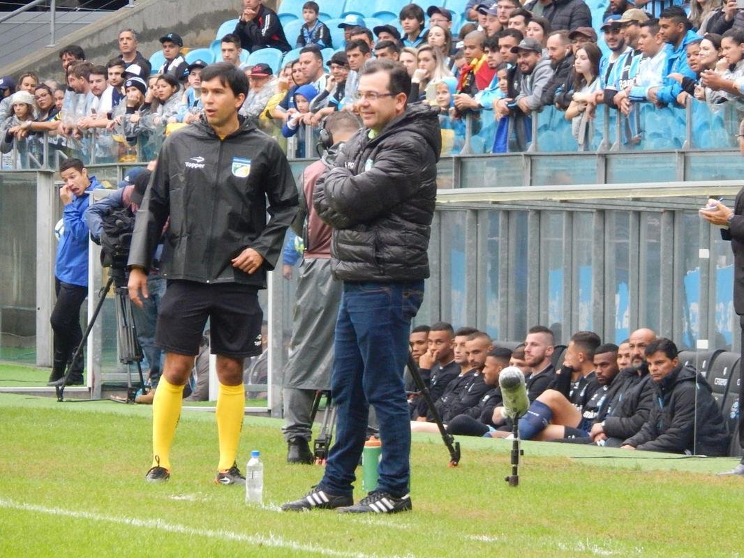 Amrica lutou muito, mas foi derrotado pelo Grmio por 1 a 0, em Porto Alegre 