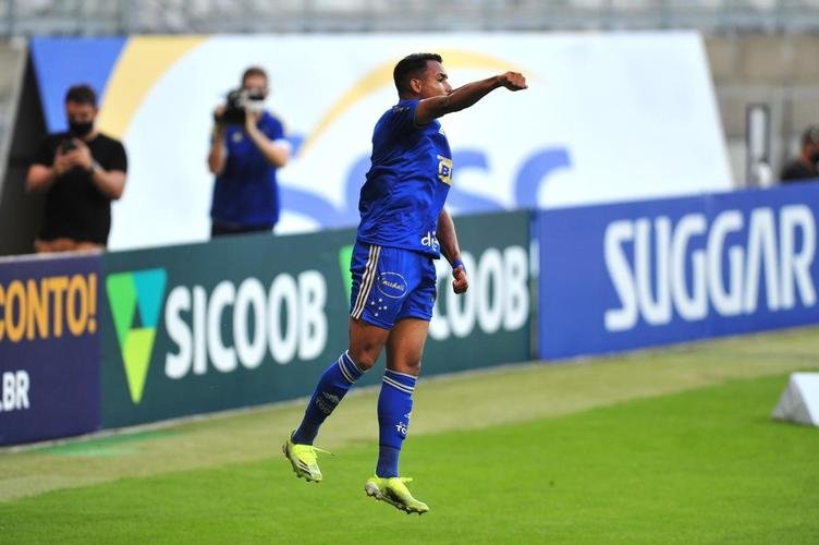 Airton marcou o gol do Cruzeiro no clssico contra o Atltico, depois de grande jogada pela esquerda