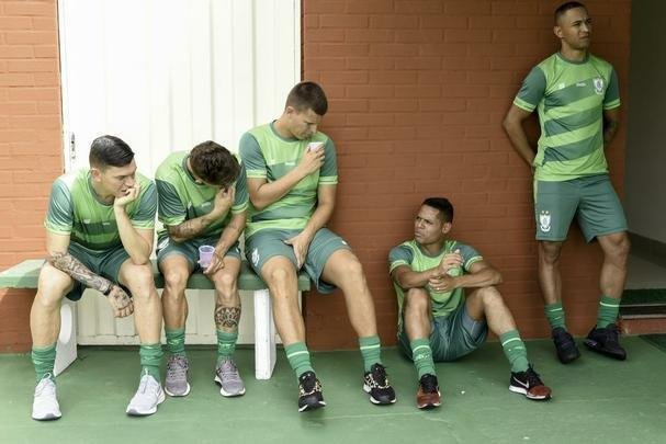 O América se reapresentou nesta quinta-feira para a próxima temporada. Além de já contar com os reforços, o Coelho mostrou o novo uniforme de treino, da Sparta, marca-própria do clube