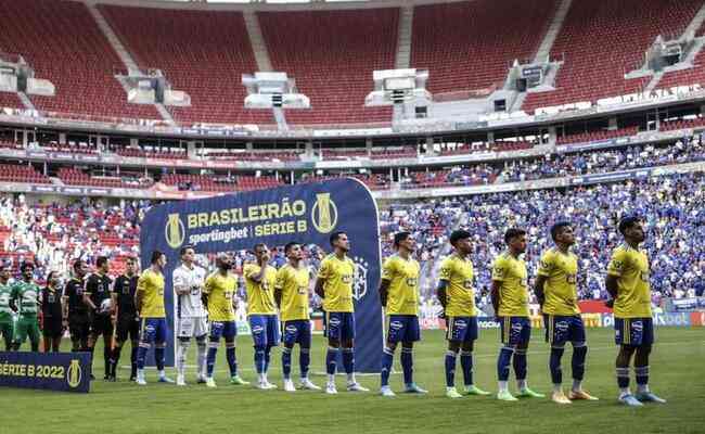 Cruzeiro e Chapecoense empataram por 1 a 1 no Man Garrincha, em Braslia, pela 24 rodada da Srie B