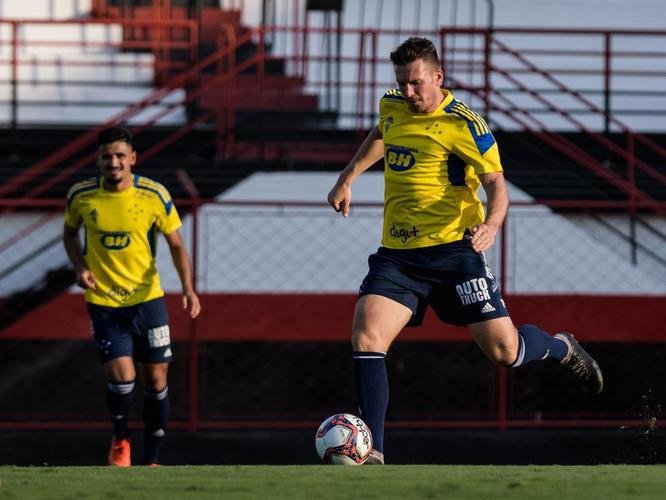 Com atividade no estádio Antônio Accioly, do Atlético-GO, o Cruzeiro encerrou a preparação para enfrentar o Goiás, pela 22ª rodada da Série B. A partida está marcada para 21h30 desta terça-feira, na Serrinha, em Goiânia.