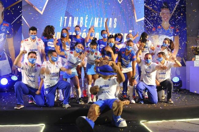 Time Feminino de V�lei do Minas foi apresentado nesta quarta-feira (11/10)