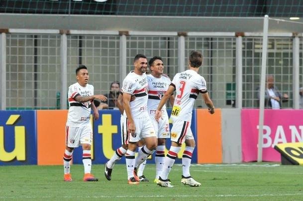 Gilberto marcou o gol da vitria de virada do So Paulo no Independncia
