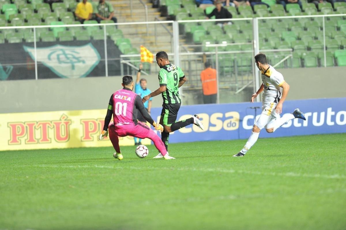 Imagens da partida entre Amrica e Cricima, no Independncia, pela Srie B do Brasileiro