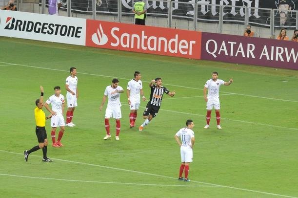 Fotos do duelo entre Atltico e Cerro Porteo, no Mineiro, pelo Grupo E da Copa Libertadores