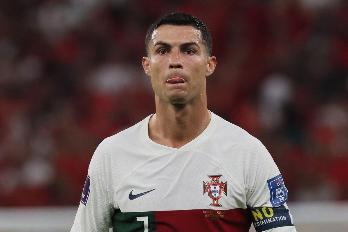 Cristiano Ronaldo chorou muito ao deixar o gramado aps a eliminao de Portugal diante de Marrocos