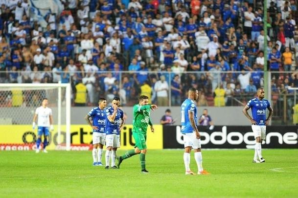 Com apoio da torcida, Cruzeiro recebeu a Chapecoense no Independncia 