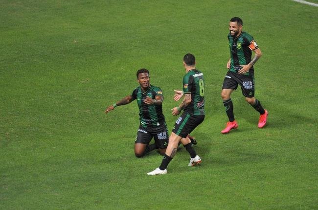 Ribamar abriu o placar para o Amrica no Independncia: 1 a 0