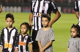 Atl�tico saiu atr�s, conseguiu virada com R�ger Guedes e Ricardo Oliveira, mas cedeu empate no Morumbi