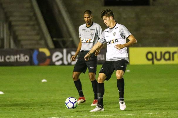 Jogadores trabalharam com bola no Almeidão, em João Pessoa, local da partida desta quarta, às 21h45, contra o Botafogo-PB, pela segunda fase da Copa do Brasil. Houve treinamento de pênaltis
