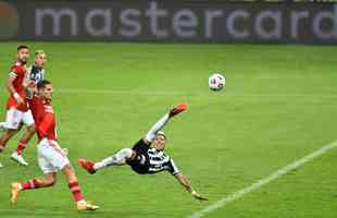 Fotos do gol de placa de Zaracho sobre o River Plate no Mineiro