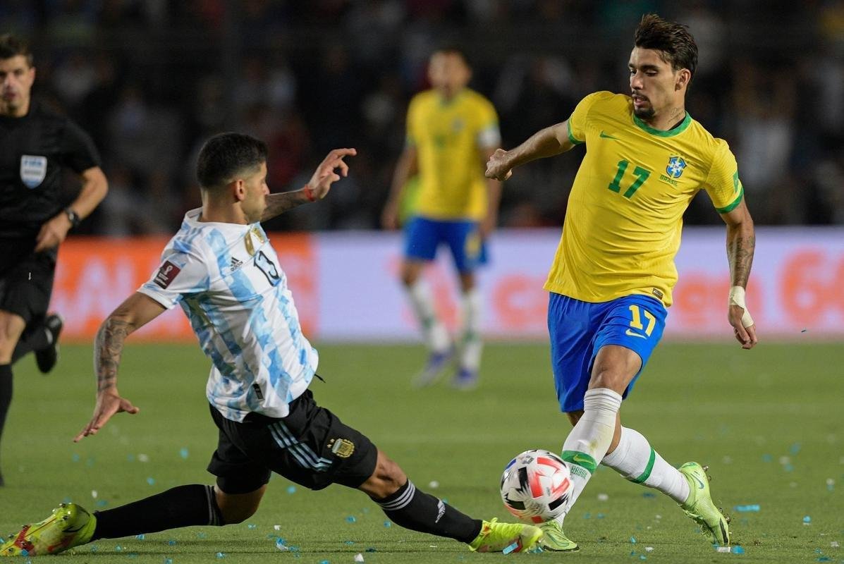 Sem Neymar, Brasil encarou a Argentina em clssco agitado pelas Eliminatrias