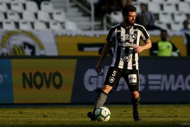 Fotos da vitória do Botafogo sobre o Atlético, por 2 a 1, no Engenhão, pela 18ª rodada do Brasileiro