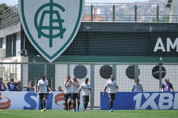 Lances da partida entre Cruzeiro e Grmio, no Independncia, pela 18 rodada do Campeonato Brasileiro