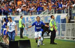 Rafinha entrou na etapa final, 'voou em campo' e marcou os dois gols que fecharam a vitria