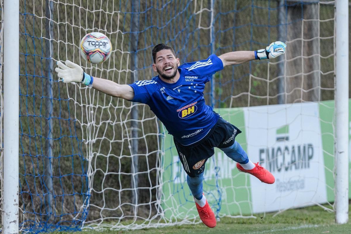 Imagens do treino do Cruzeiro neste domingo (8/11)
