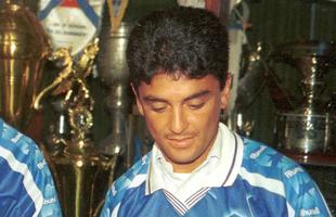 Bebeto (1997) - Ao lado de Gonalves e Donizete Pantera, Bebeto foi contratado como grande estrela para a disputa do Mundial de Clubes de 1997. O ex-atacante da Seleo Brasileira e os outros colegas foram recebidos com festa no Aeroporto da Pampulha, em Belo Horizonte. O projeto, no entanto, no deu certo. O trio no conseguiu ajudar a Raposa, que acabou derrotada pelo Borussia Dortmund, da Alemanha, por 2 a 0. Aquele foi o nico jogo do trio com a camisa celeste. 