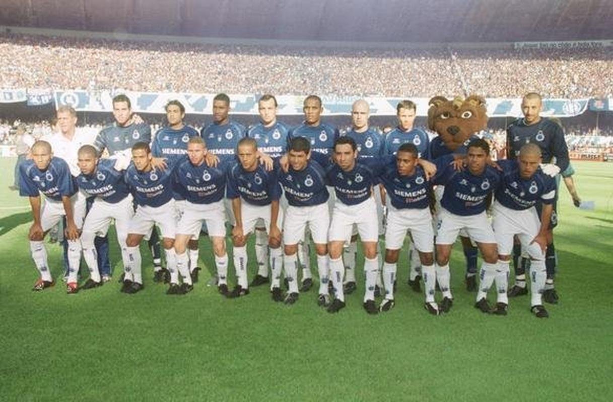 Time do Cruzeiro campeo mineiro, na partida final, contra o Atltico