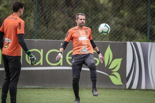 Atlético treina com Victor e Jair em campo; veja fotos