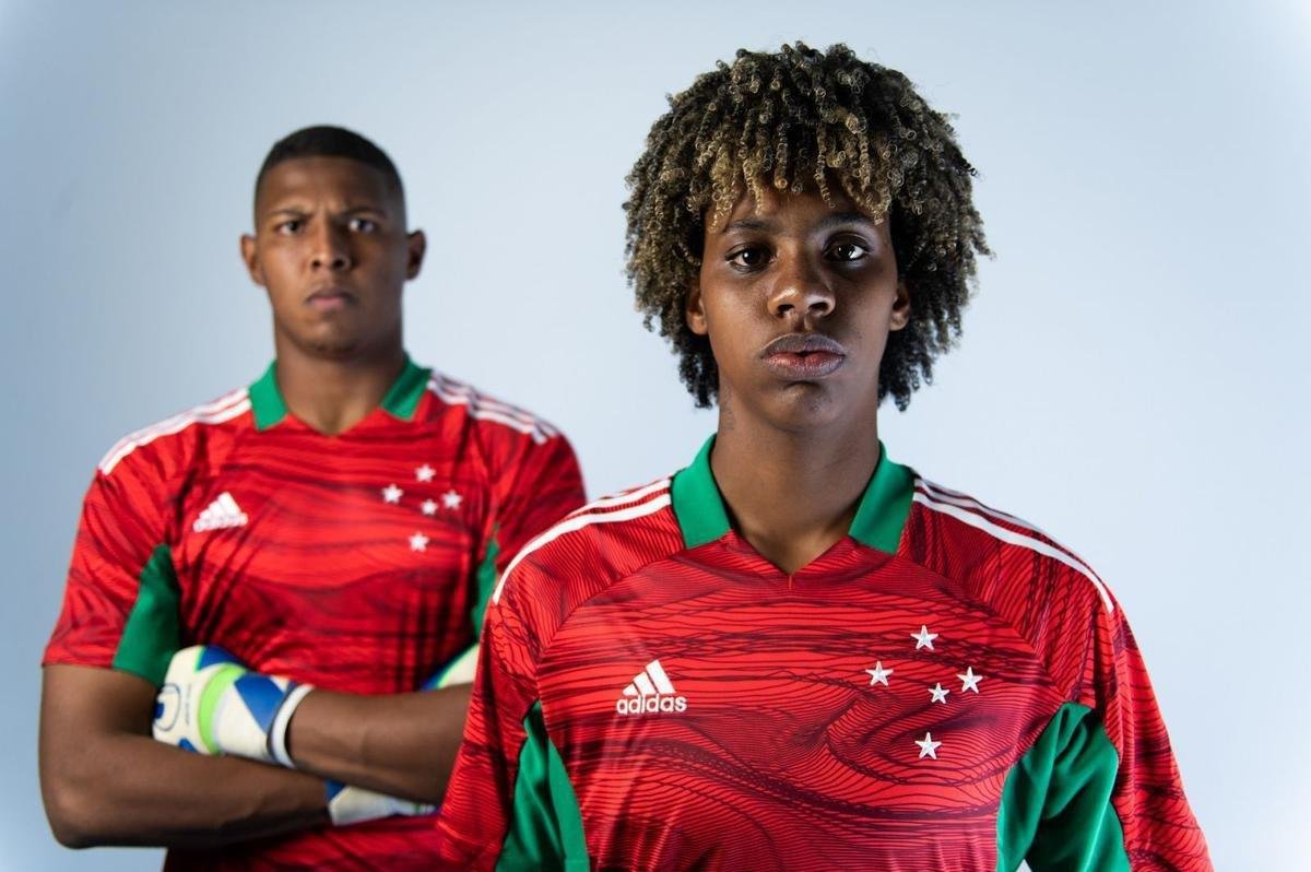 Cruzeiro apresenta nova camisa de goleiro