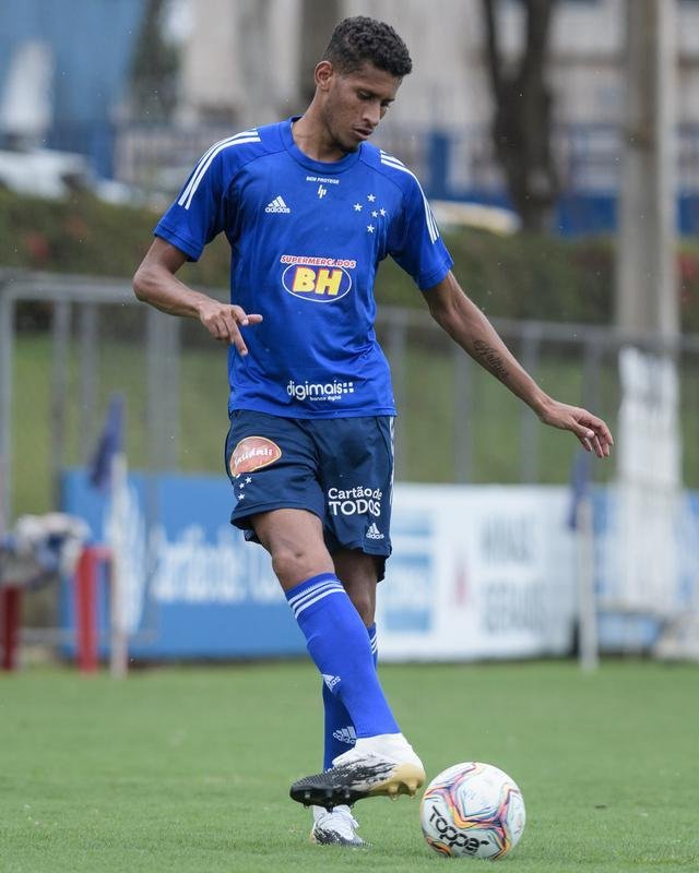 Fotos do primeiro treino de Rafael Sobis na volta ao Cruzeiro, nesta segunda